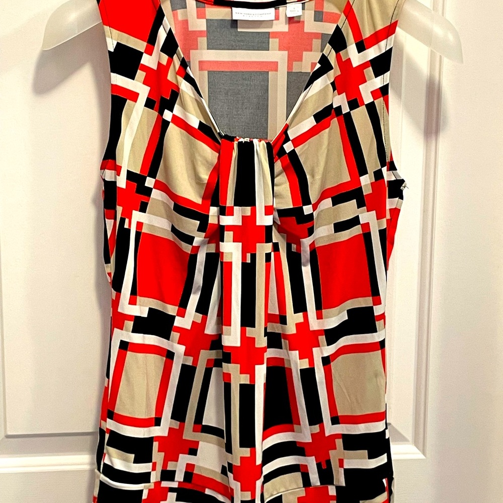 New York & Co. Coral Sleeveless colour block blouse, Small